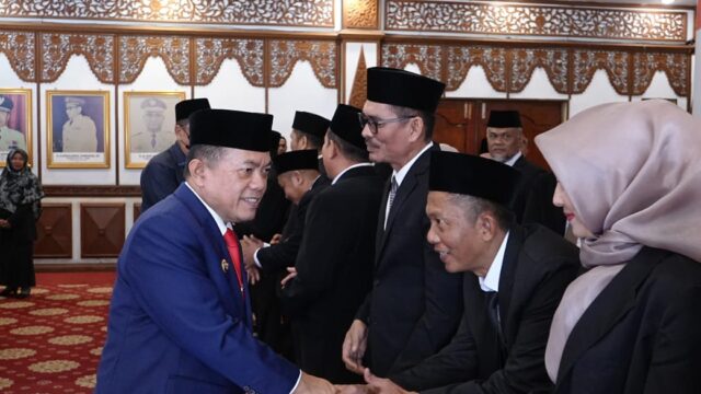 Lantik Kepsek dan Pejabat Fungsional, Gubernur Al Haris Dorong Maksimalkan Program Pengembangan SDM