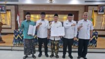 Pemkot Tangerang Serahkan Hibah [Warta Pedidikan/Ist]