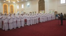 212 Mahasiswa Kebidanan Poltekkes Jambi Laksanakan Ucap Janji dan Pemasangan Kap [Warta Pendidikan/Ist]